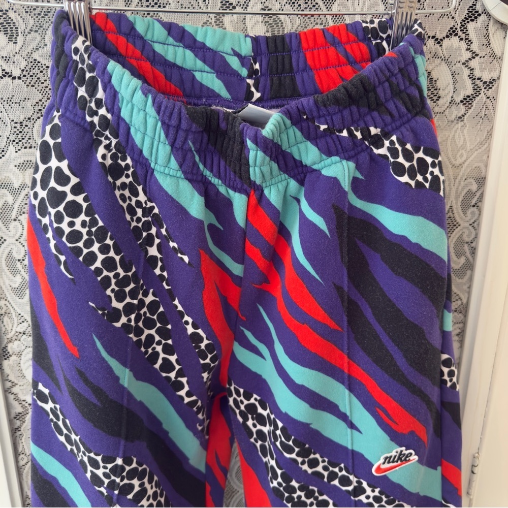 Nike  Airloom Retro Court Purple Print 
Matching Sweatshirt & Sweatpants Set - Picture 9 of 13